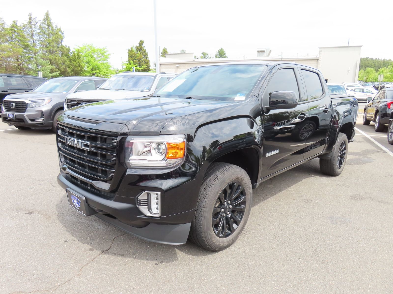 Used 2022 GMC Canyon Elevation w/ Elevation Premium Package AWD/4WD image 3