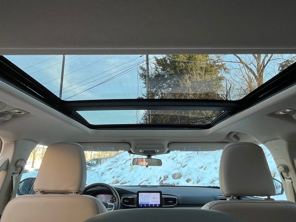 Certified 2023 Ford Explorer XLT w/ Equipment Group 202A image 11