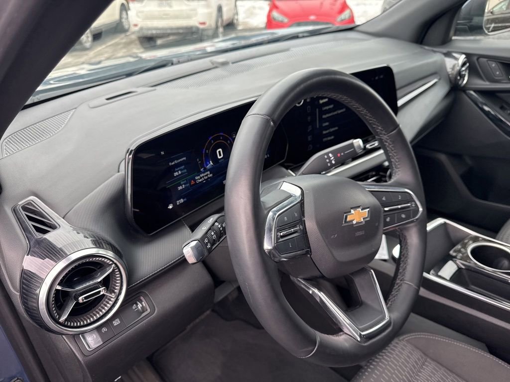 Used 2025 Chevrolet Equinox LT w/ Safety and Technology Package image 4