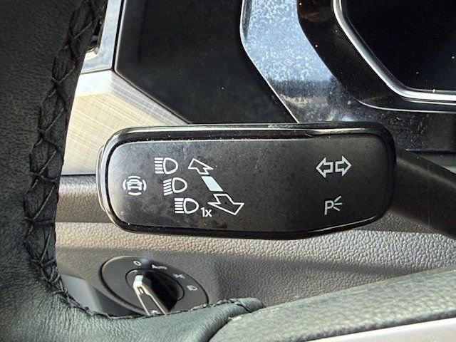 Used 2023 Volkswagen Jetta SE w/ Panoramic Sunroof Package image 10