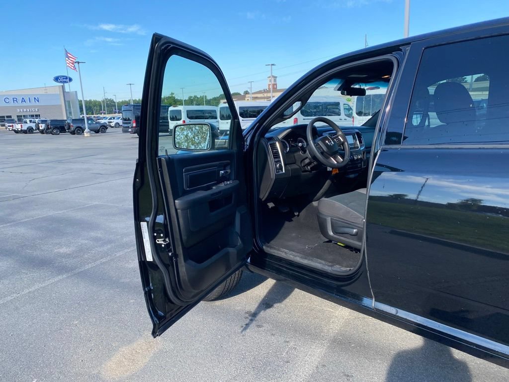 Used 2024 RAM 1500 Warlock AWD/4WD image 10