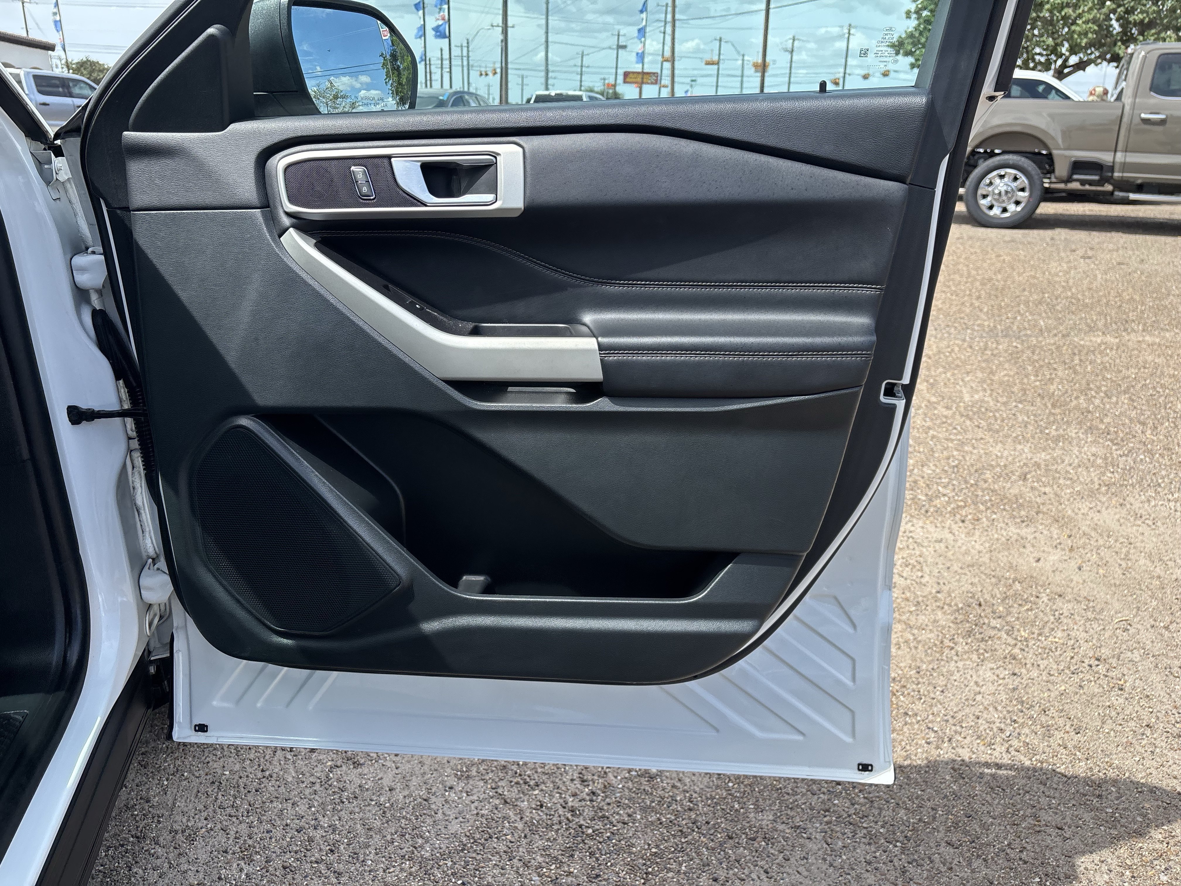 Certified 2023 Ford Explorer XLT RWD image 26