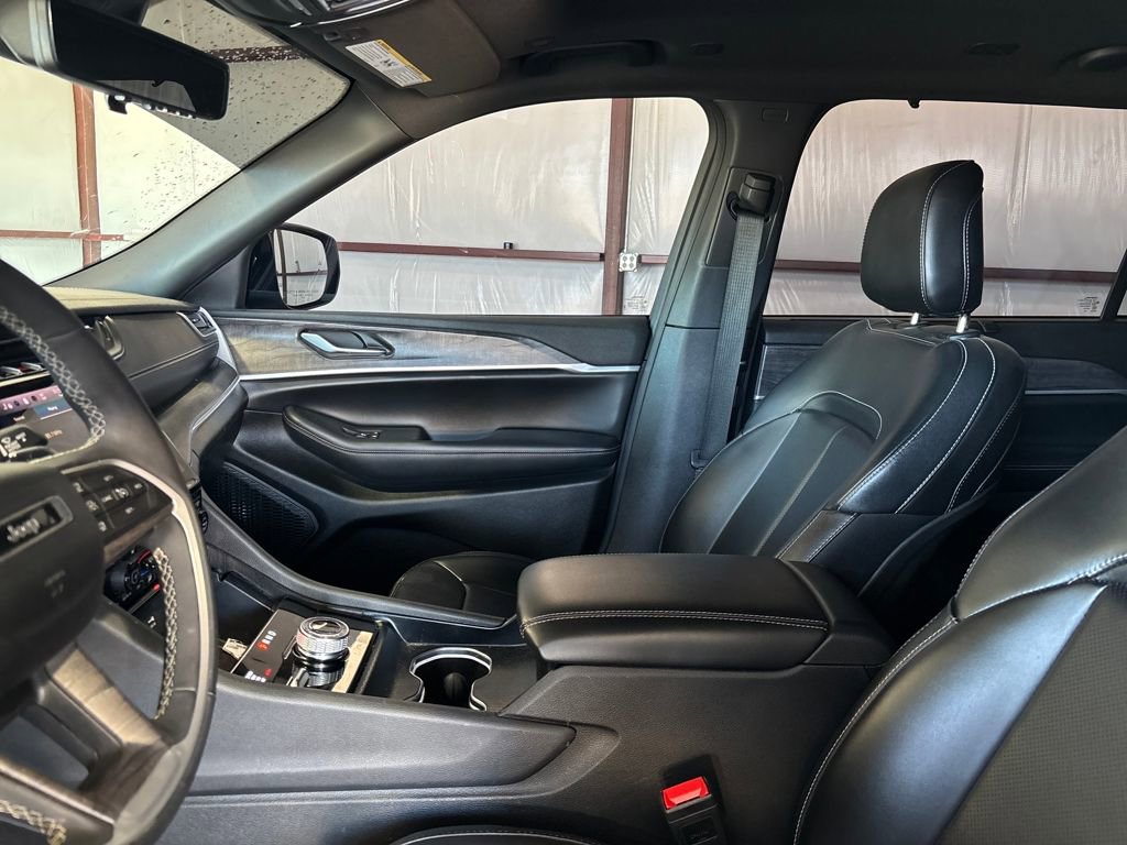 Used 2024 Jeep Grand Cherokee L Limited w/ Luxury Tech Group II image 13