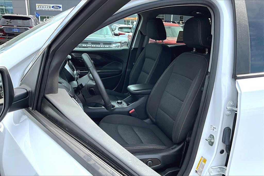 Used 2023 GMC Terrain SLE w/ Driver Convenience Package image 24