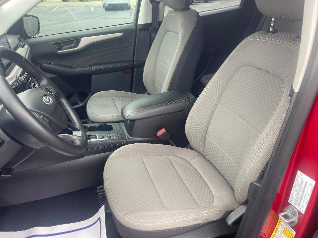 Certified 2022 Ford Escape SE w/ SE Sport Appearance Package FWD image 11