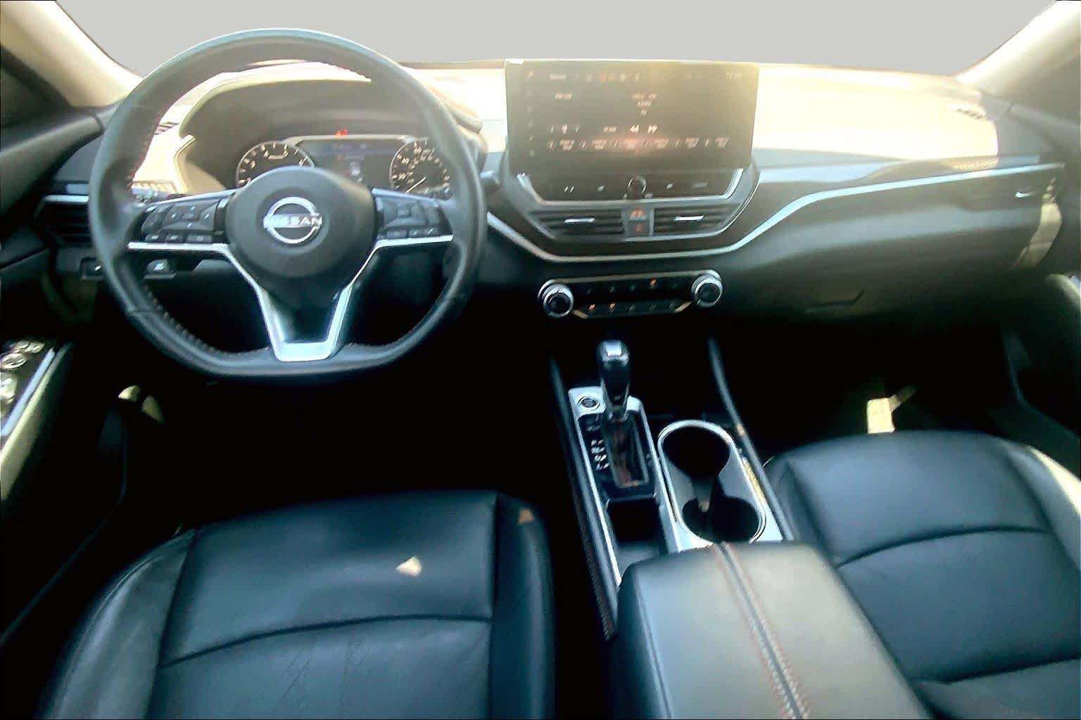 Used 2024 Nissan Altima 2.5 SR w/ SR Premium Package FWD image 16