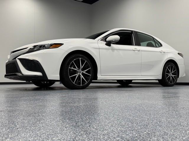 Used 2023 Toyota Camry SE FWD image 5