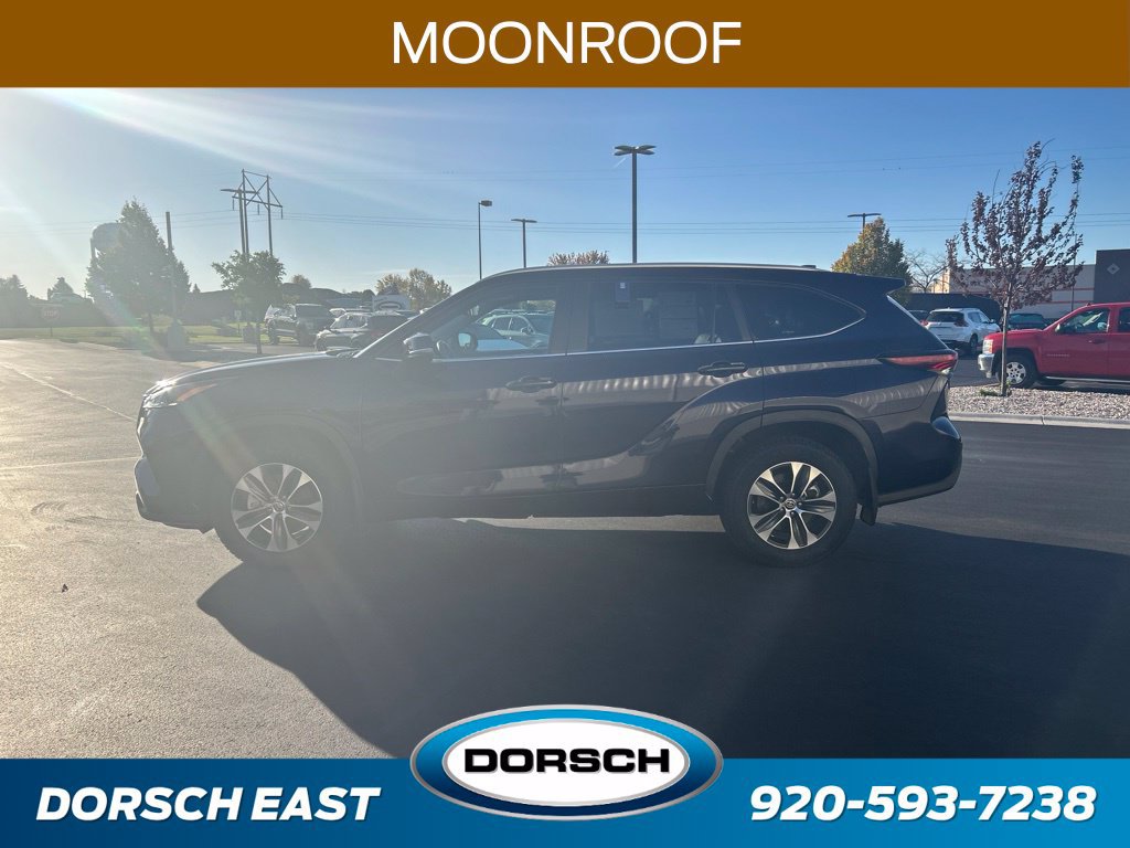 Used 2025 Toyota Highlander XLE AWD/4WD image 2