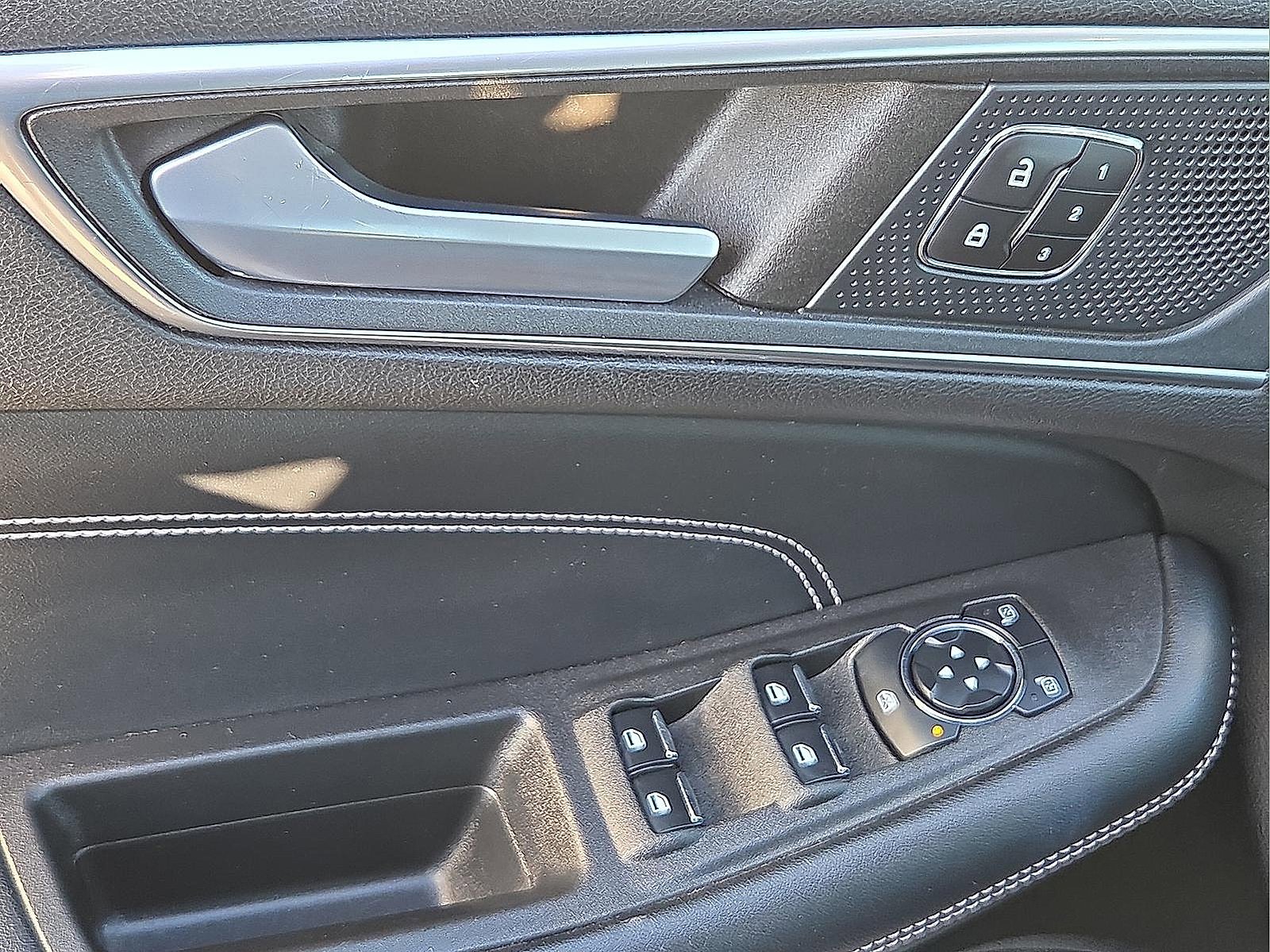 Certified 2023 Ford Edge Titanium image 13