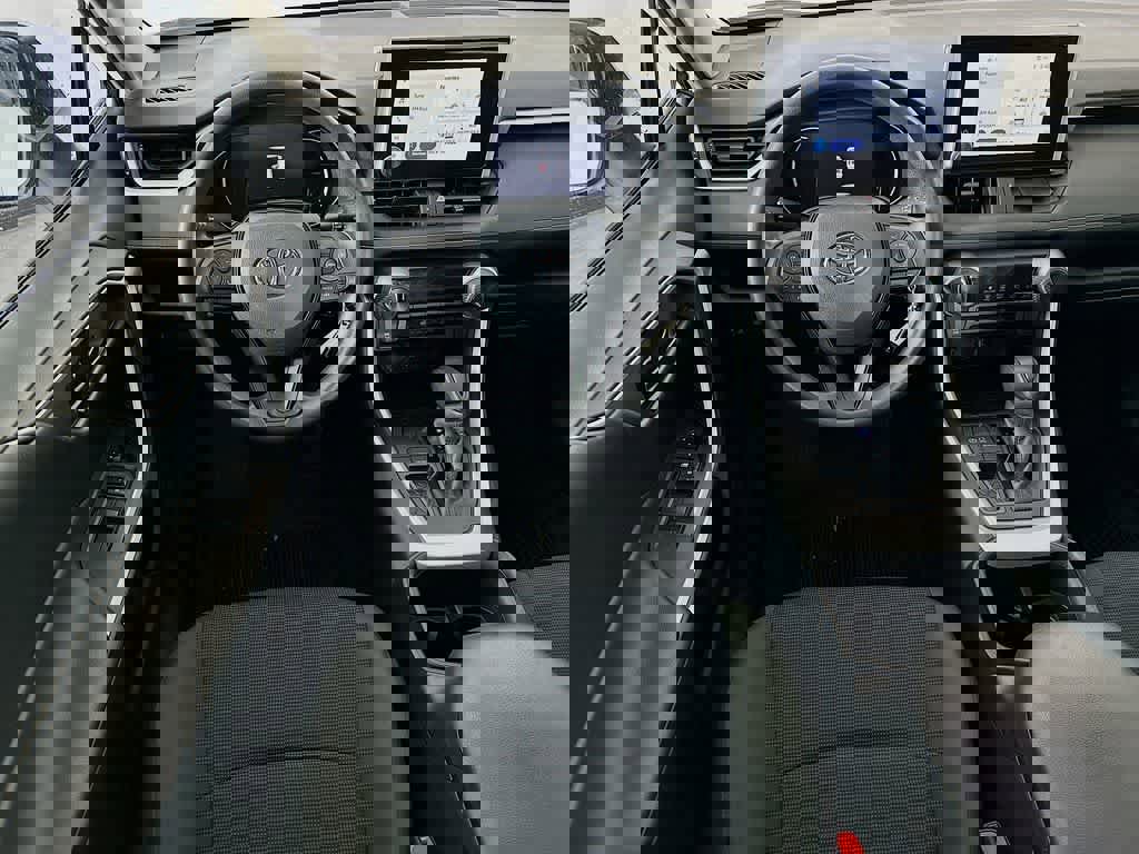 Used 2023 Toyota RAV4 LE image 10