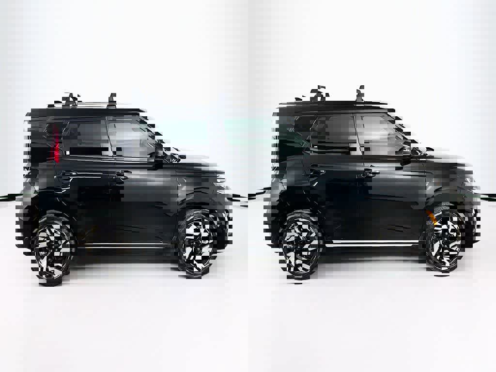Used 2025 Kia Soul GT-Line w/ GT-Line Technology Package image 6