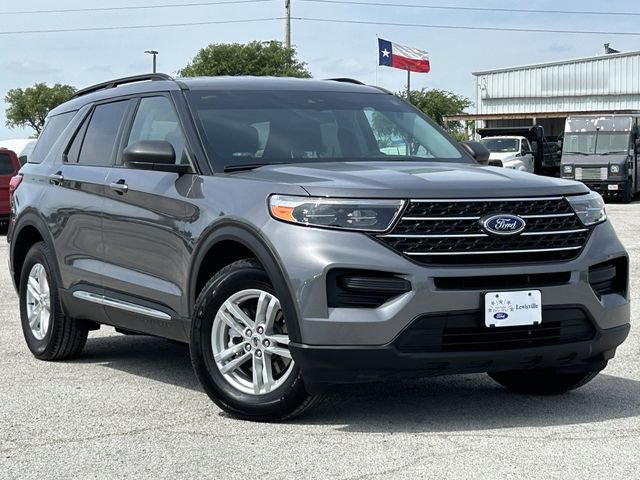 Certified 2022 Ford Explorer XLT image 2