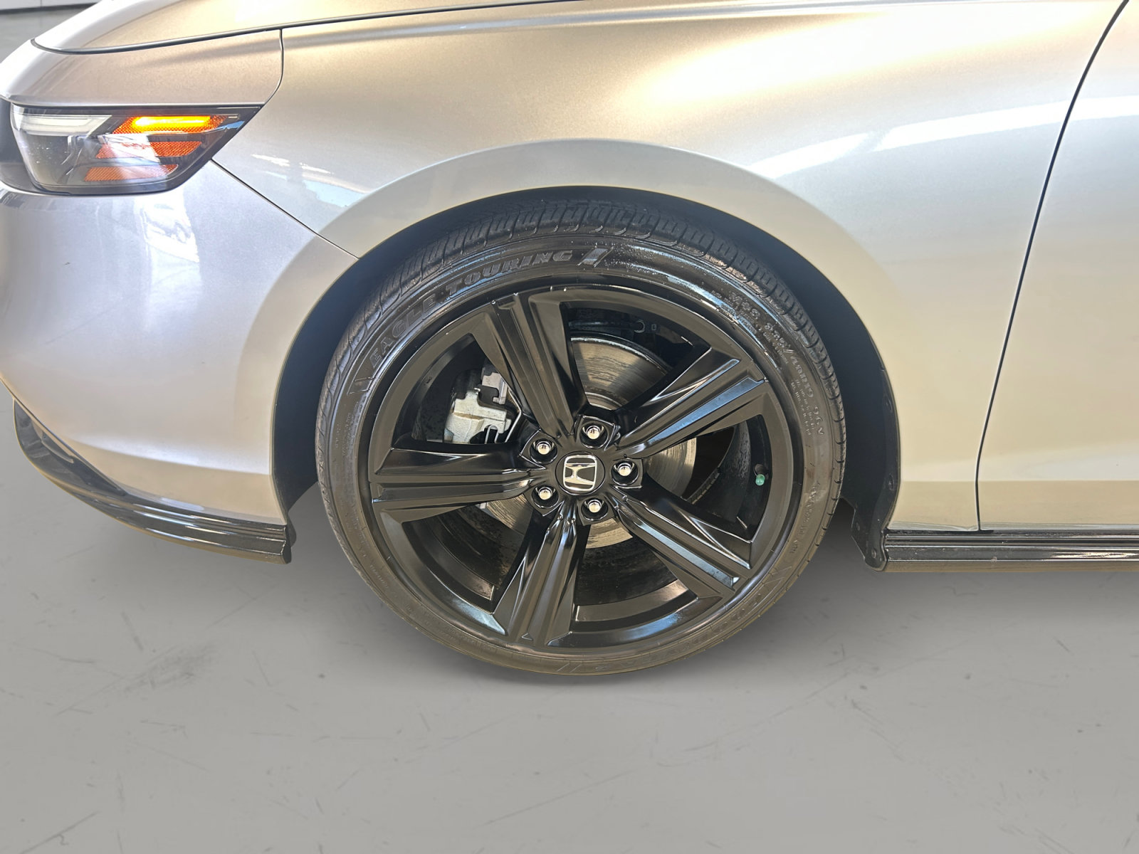 Used 2024 Honda Accord Sport image 9