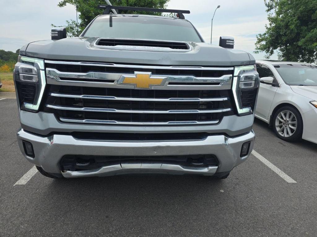 Used 2024 Chevrolet Silverado 2500 LTZ AWD/4WD image 2