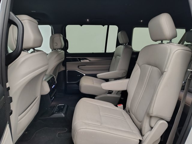 Used 2025 Jeep Wagoneer L Series III AWD/4WD image 12