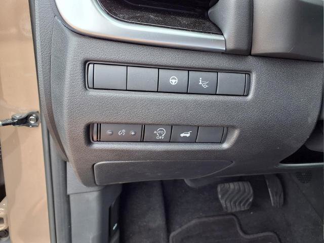 Used 2025 Nissan Rogue SL w/ Tech Package AWD/4WD image 18