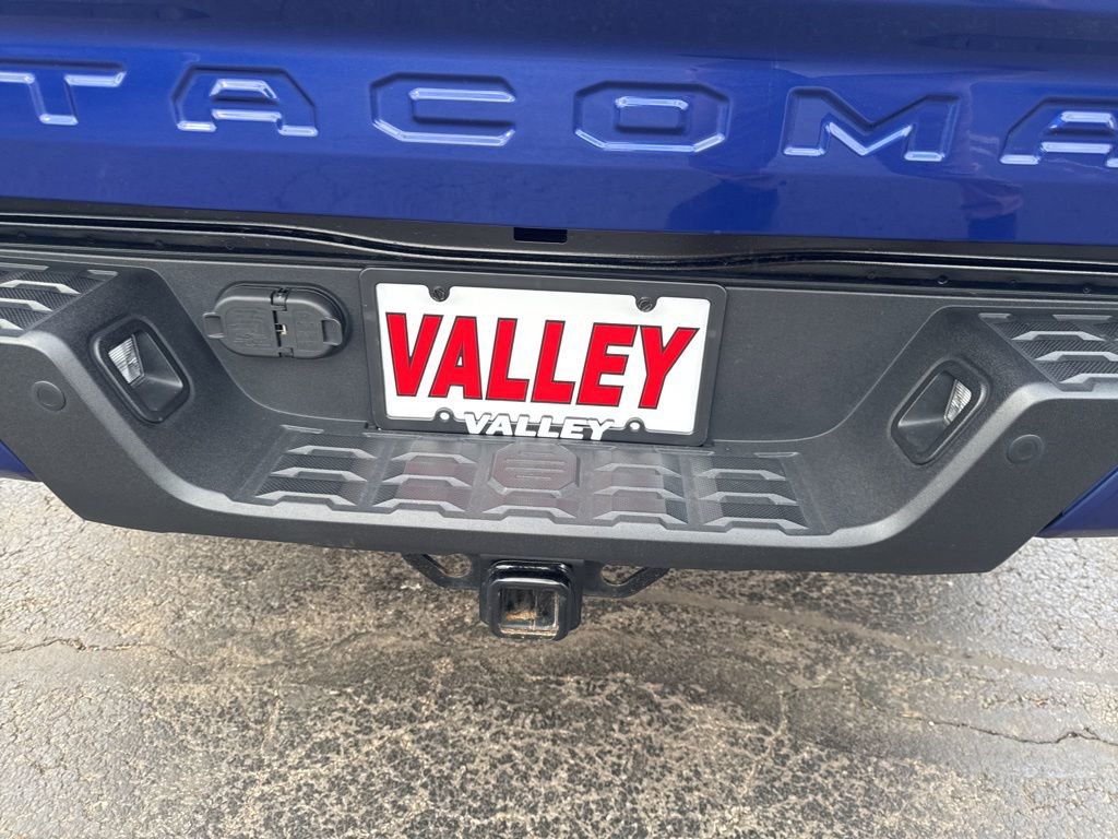 Used 2022 Toyota Tacoma TRD Sport w/ Technology Package AWD/4WD image 41