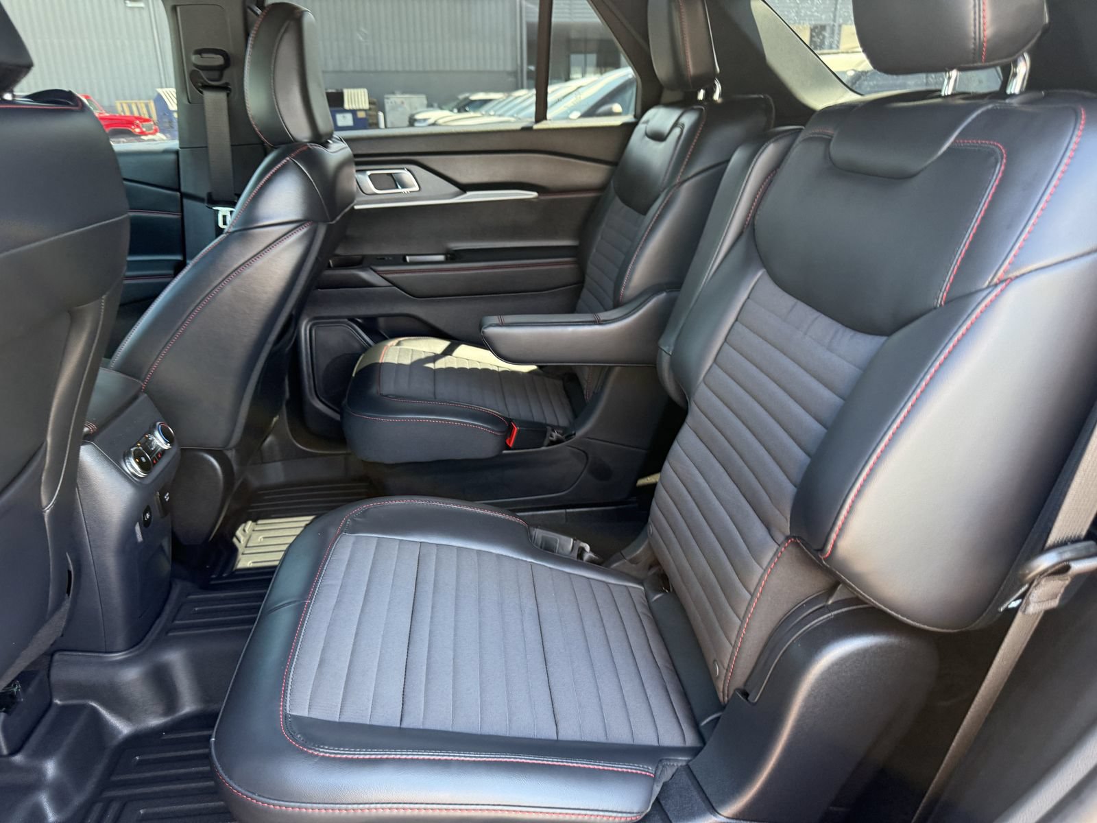 Certified 2026 Ford Explorer ST-Line w/ ST-Line Street Pack RWD image 21