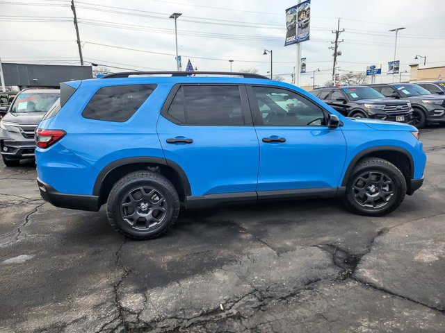 Used 2025 Honda Pilot TrailSport image 11