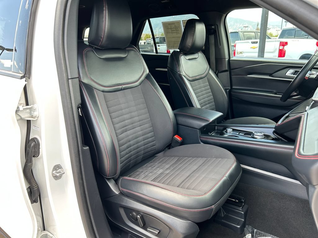 Certified 2025 Ford Explorer ST-Line w/ ST-Line Street Pack AWD/4WD image 19