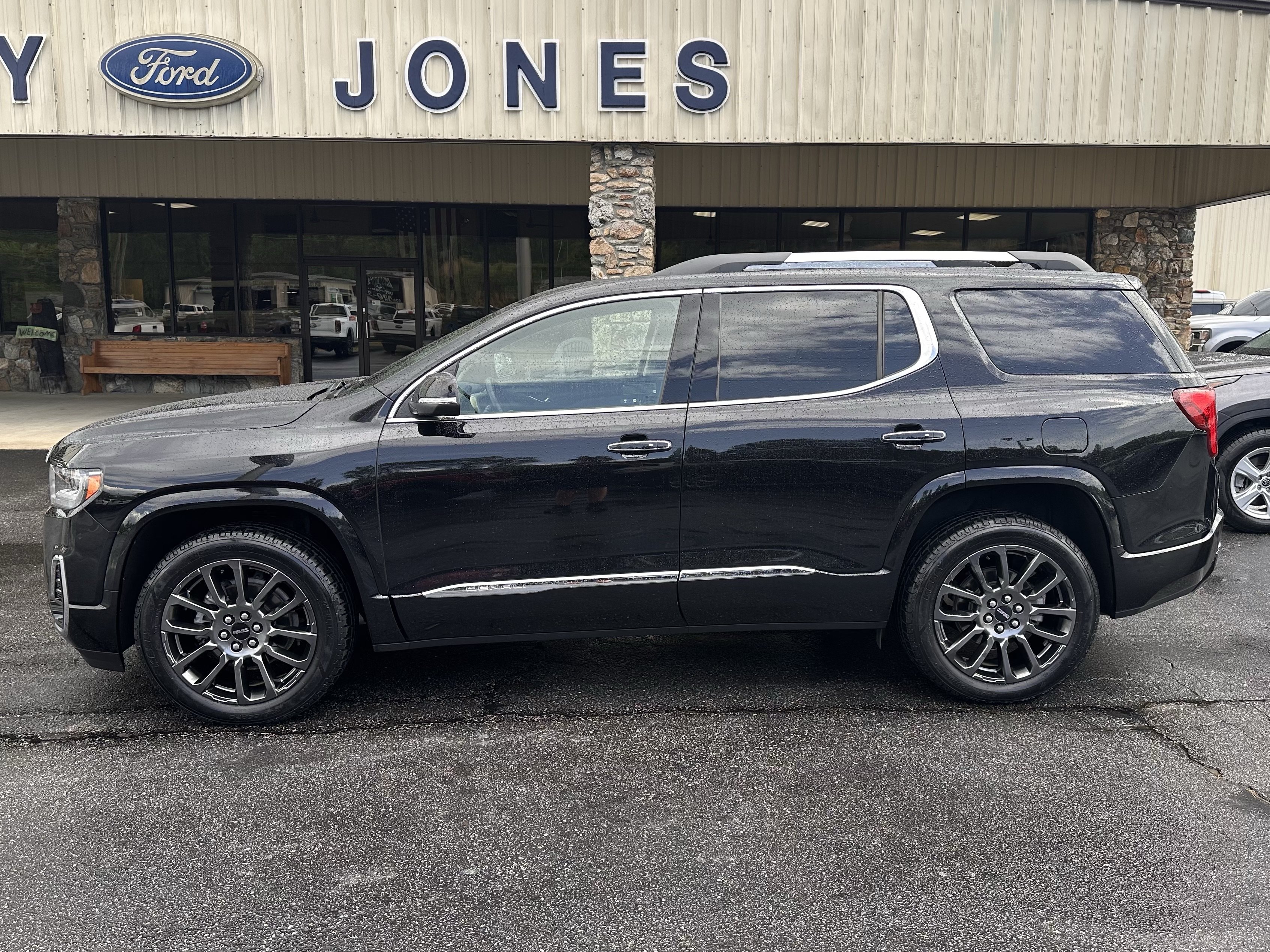 Used 2023 GMC Acadia Denali w/ Black Diamond Edition