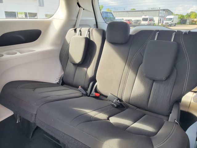 Used 2023 Chrysler Voyager LX image 27