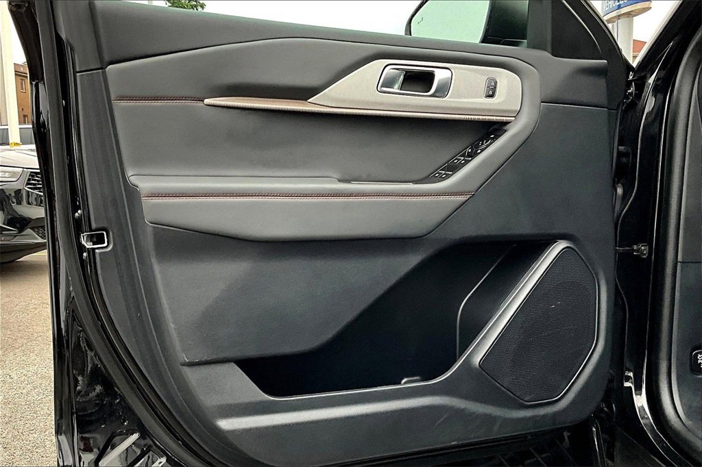 Certified 2025 Ford Explorer Active image 21