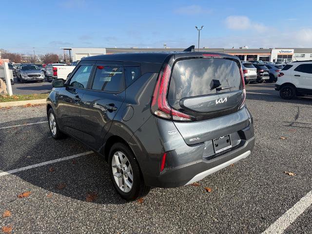 Used 2023 Kia Soul LX w/ LX Technology Package image 3
