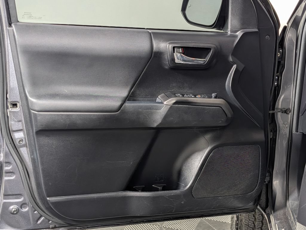 Used 2021 Toyota Tacoma TRD Off-Road w/ Technology Package AWD/4WD image 18