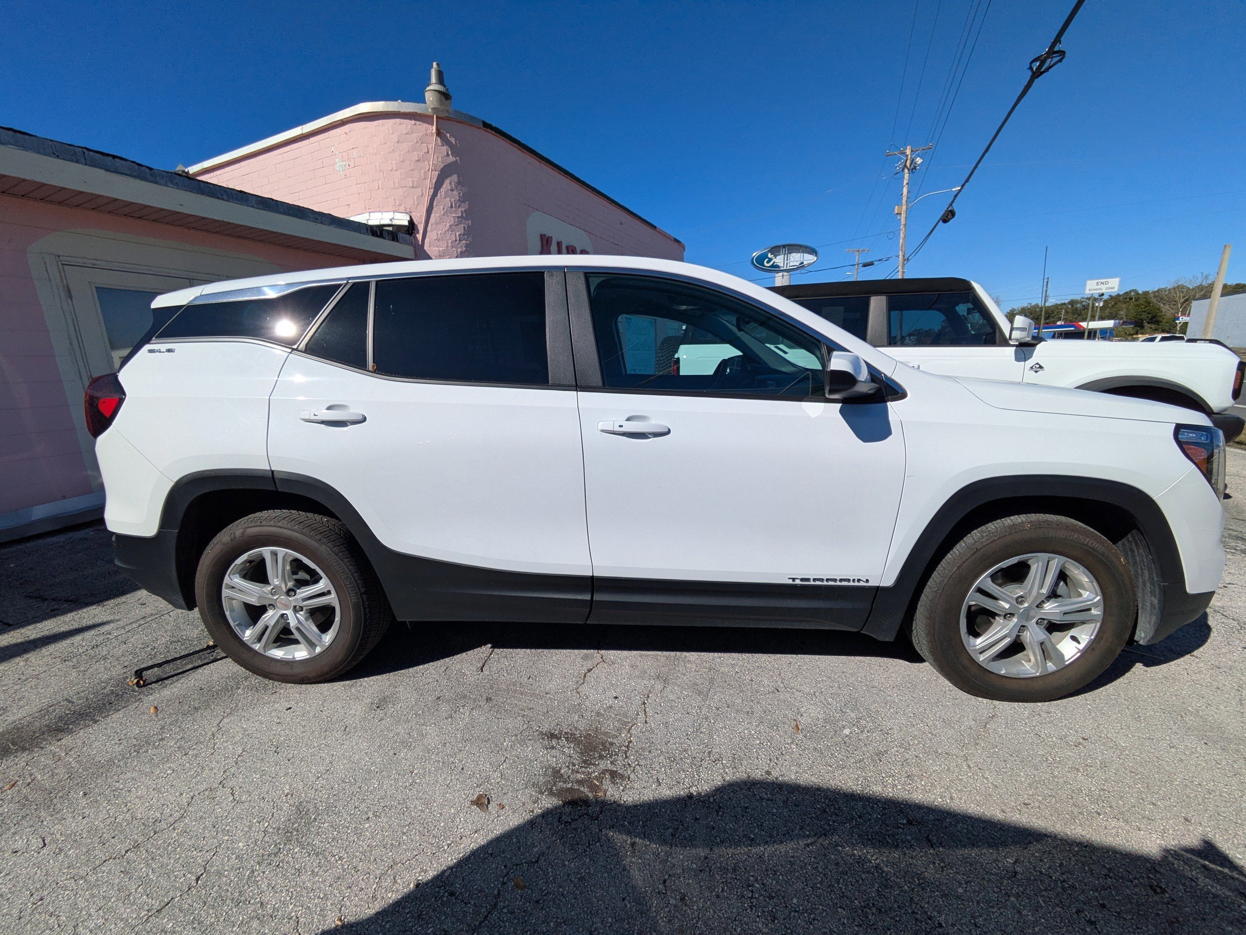 Used 2024 GMC Terrain SLE image 6