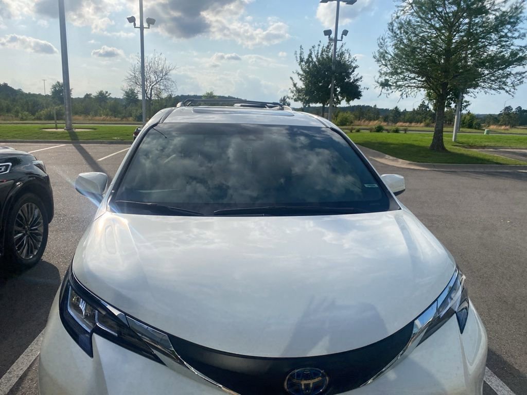 Used 2021 Toyota Sienna XLE FWD image 3