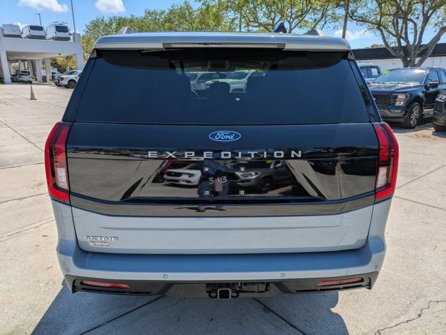 Certified 2025 Ford Expedition Active image 3