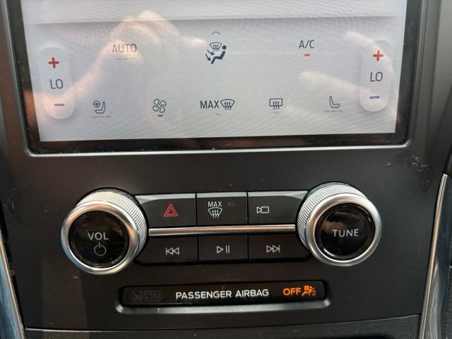 Certified 2024 Ford Edge Titanium AWD/4WD image 31