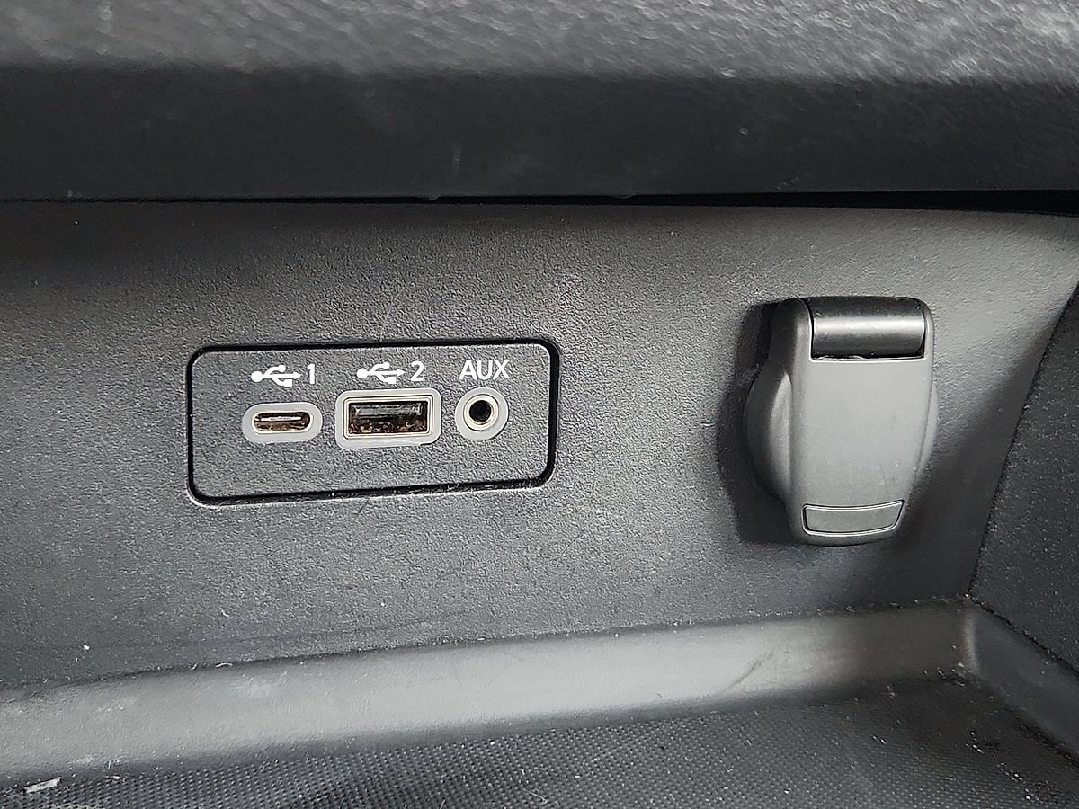 Used 2025 Nissan Altima 2.5 SV FWD image 10