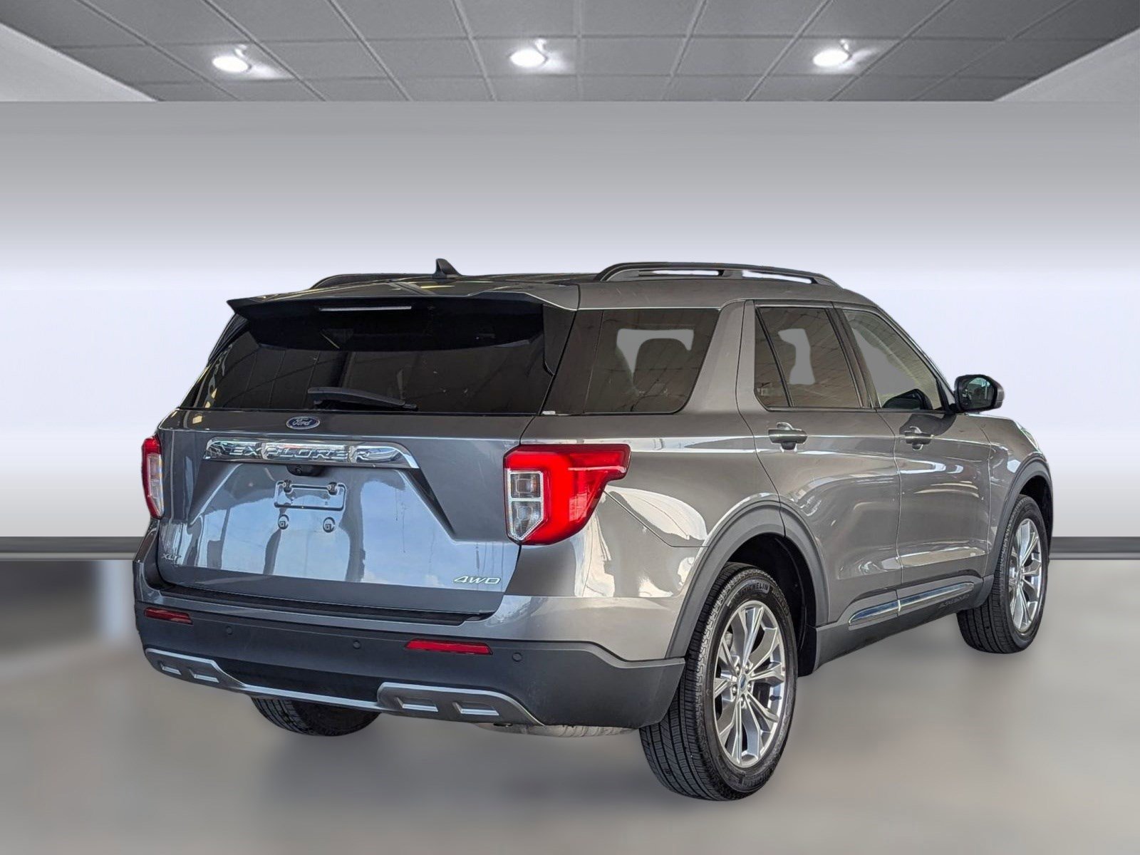 Certified 2022 Ford Explorer XLT w/ Equipment Group 202A image 5