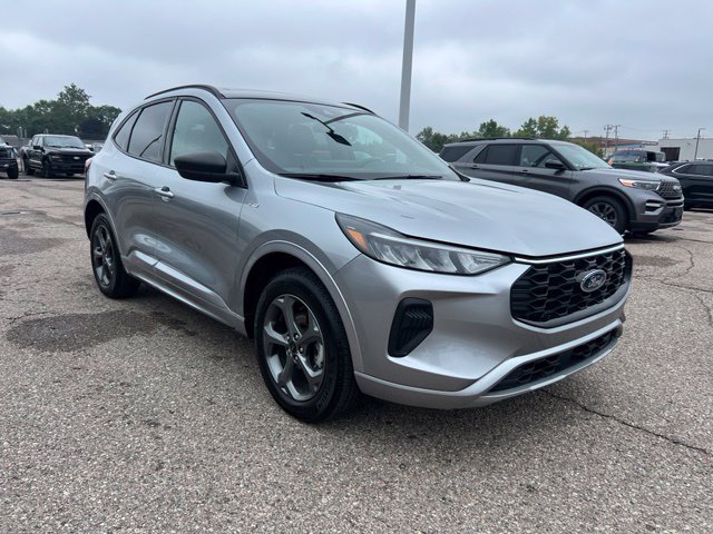 Certified 2024 Ford Escape ST-Line w/ Tech Pack #1 AWD/4WD image 3