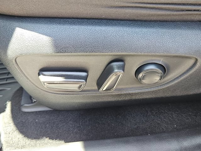 Used 2019 Toyota RAV4 XLE w/ Convenience Package FWD image 22