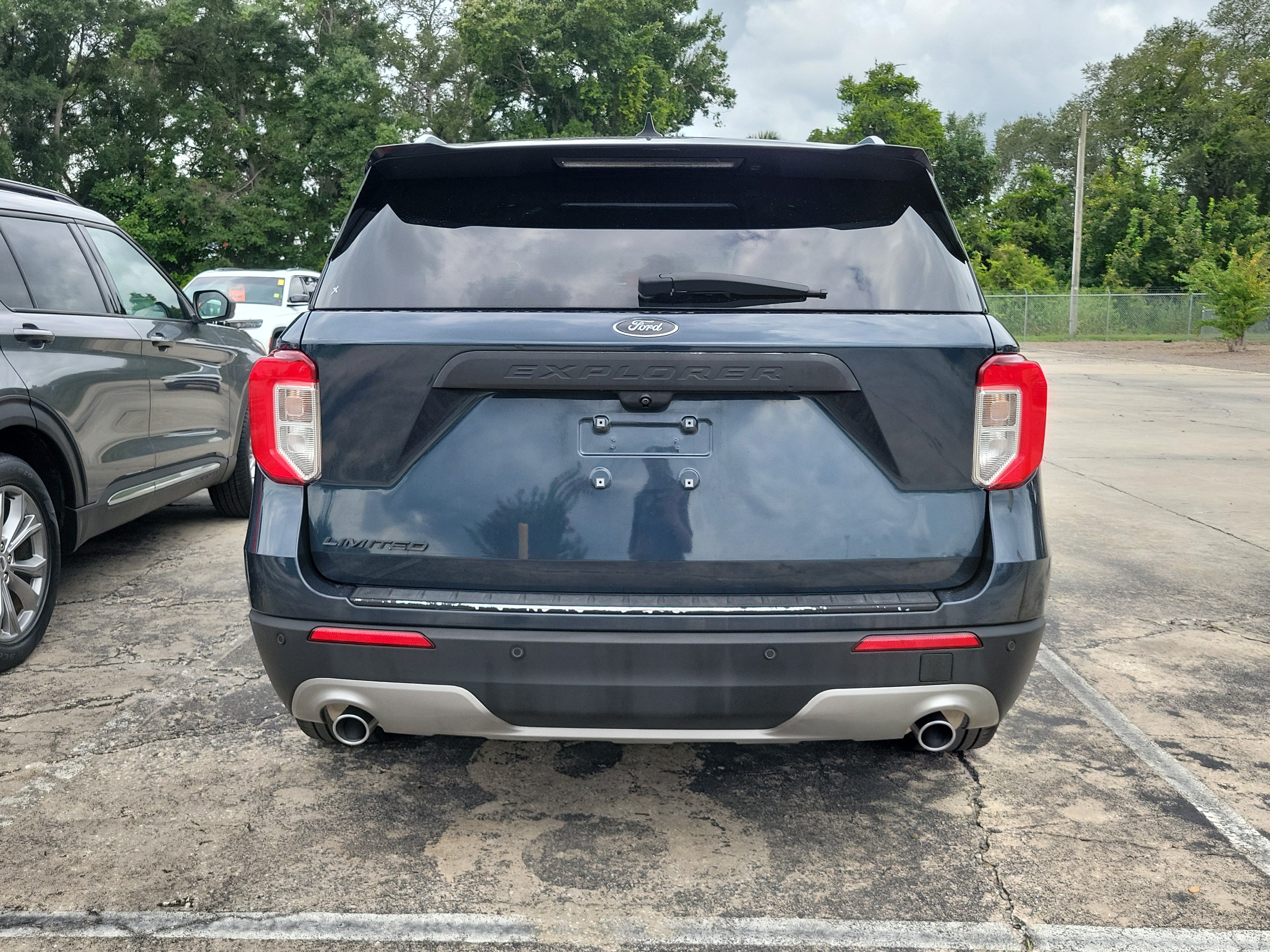 Certified 2023 Ford Explorer Limited w/ Limited Technology Package RWD image 5