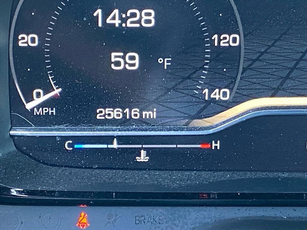 Used 2024 GMC Yukon XL Denali w/ Advanced Technology Package image 17