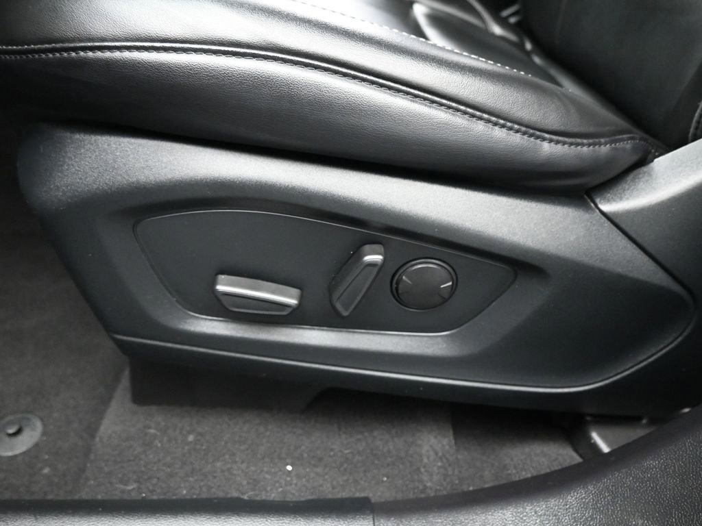 Certified 2021 Ford Explorer XLT w/ Equipment Group 202A image 38