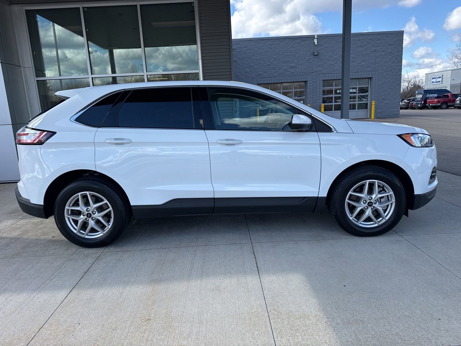 Certified 2023 Ford Edge SEL w/ Convenience Package image 2