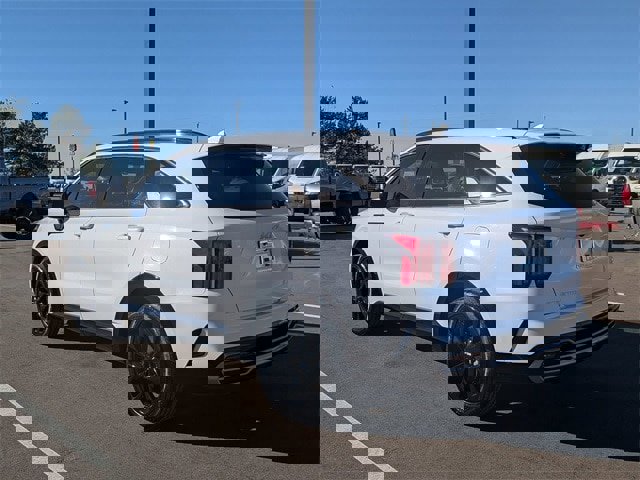 Used 2023 Kia Sorento SX image 3