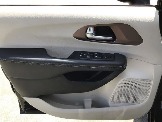 Used 2024 Chrysler Voyager LX image 15