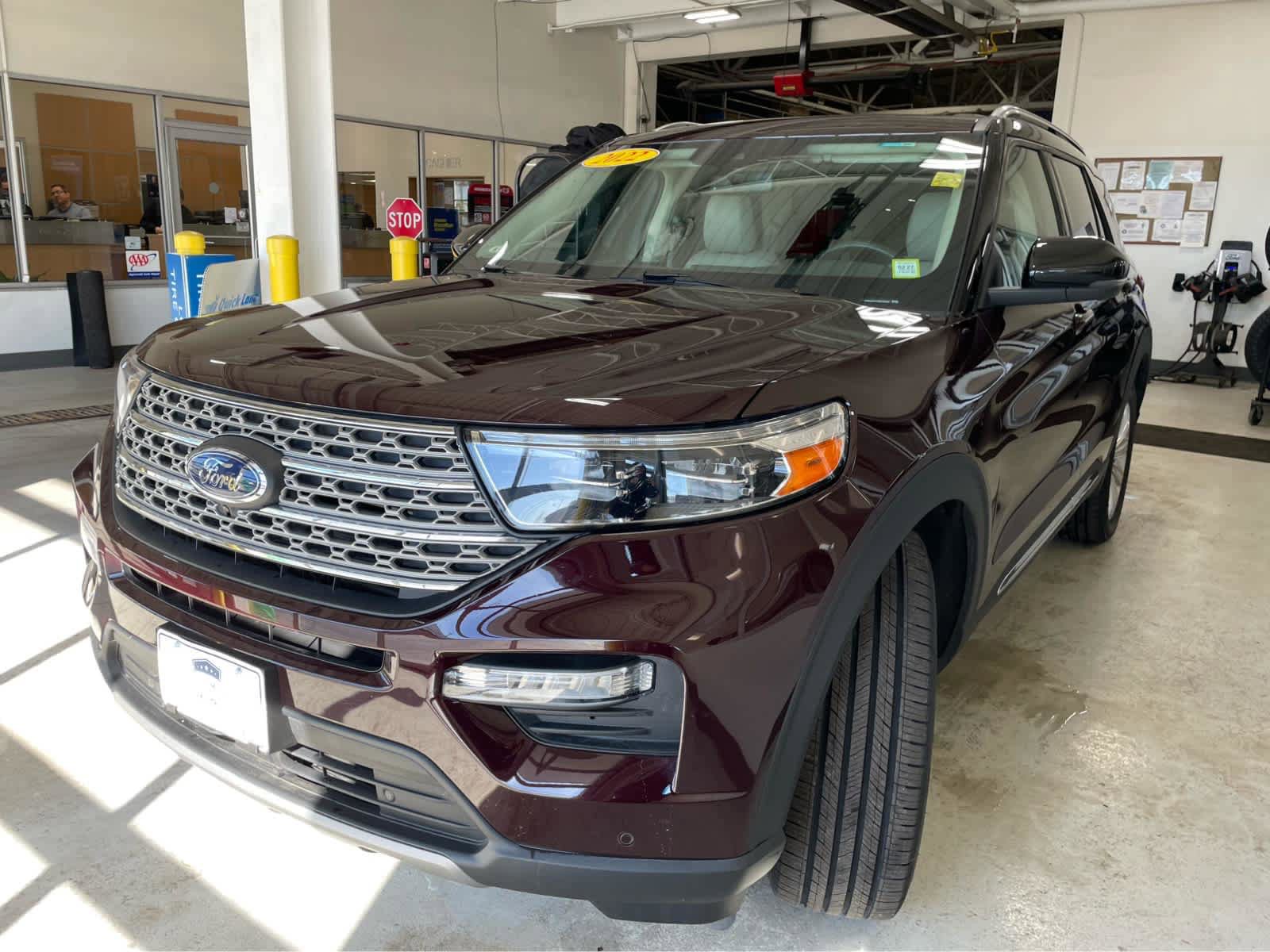 Certified 2022 Ford Explorer Limited w/ Equipment Group 301A AWD/4WD image 5
