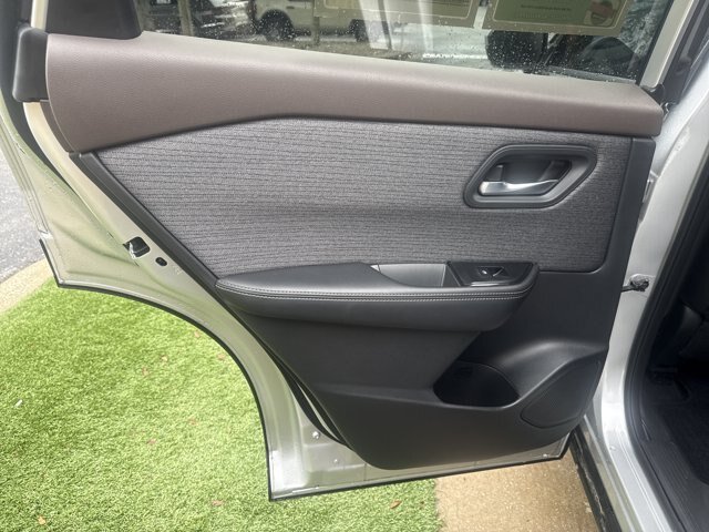 Used 2021 Nissan Rogue SV FWD image 16