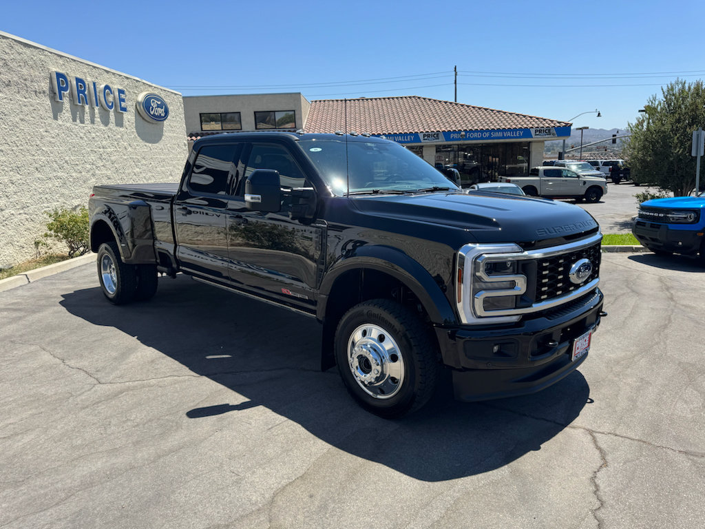 Certified 2026 Ford F450 Platinum w/ FX4 Off-Road Package AWD/4WD image 3