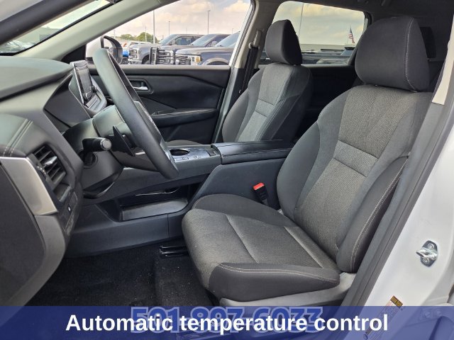 Used 2024 Nissan Rogue SV FWD image 10