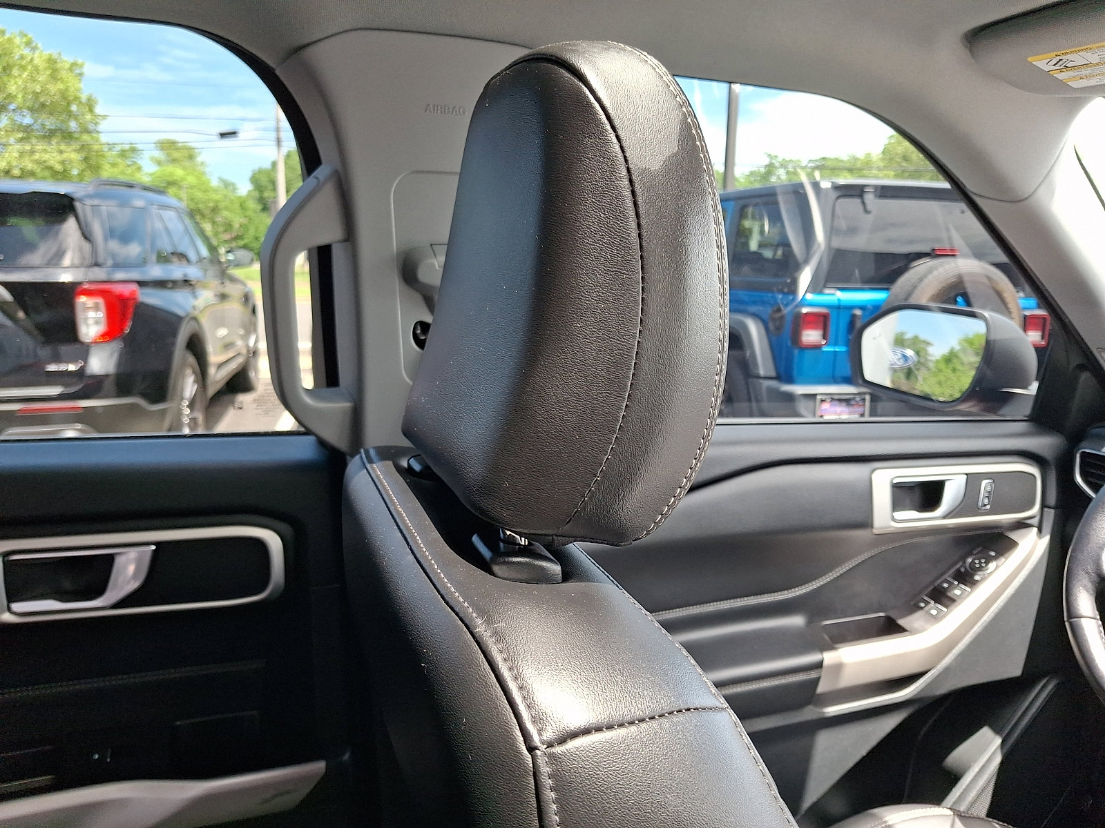 Certified 2022 Ford Explorer XLT w/ Equipment Group 202A AWD/4WD image 13