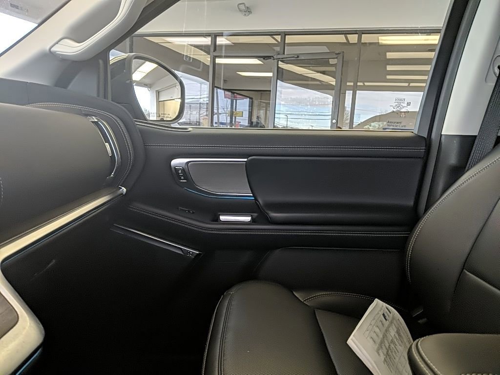 Certified 2025 Ford Expedition Max Platinum image 29