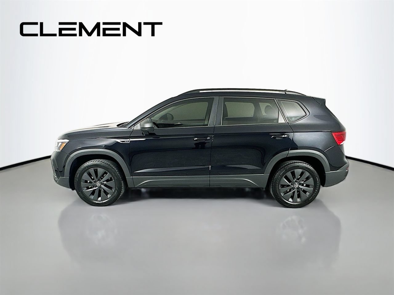 Used 2024 Volkswagen Taos S FWD image 3